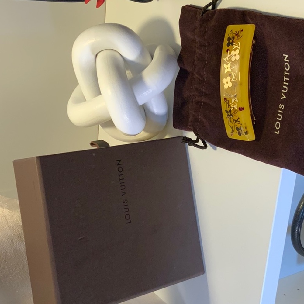 Louis Vuitton Barrette w/box & Dustbag💛